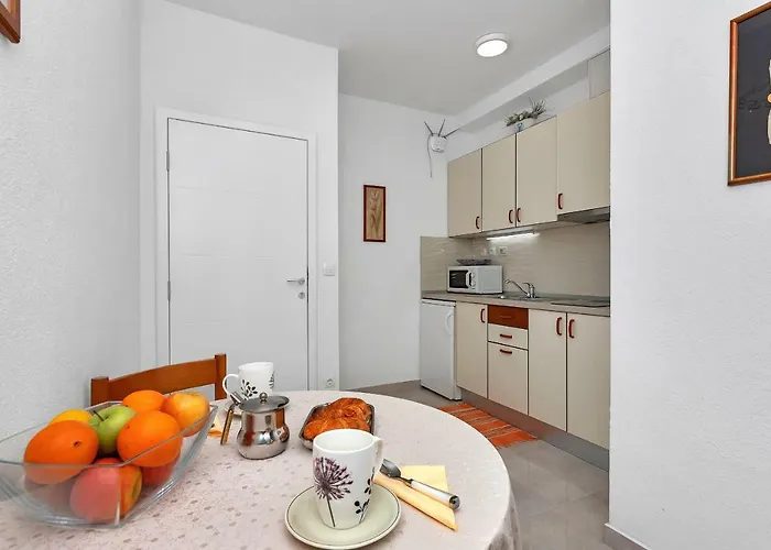 Апартаменти Mirjana & Ivo *