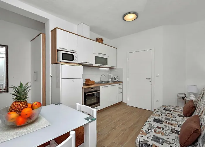 Апартаменти Mirjana & Ivo *